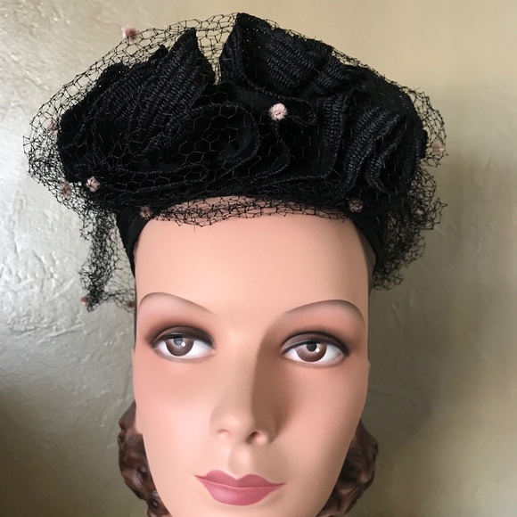 CHIC 1930s\' BLACK STRAW TOQUE - TWISTED BLACK STRAW BANDS AT FRONT + DOTTED VEIL main image 7
